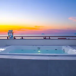 Duca D'aosta Terrace, Skypool & Sauna Apartment Acquedolci
